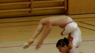 Candid Gymnast Displays Her Shaven Vagina