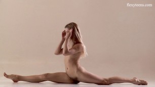 Hairy Young Piper Shows Outstanding Flexibility