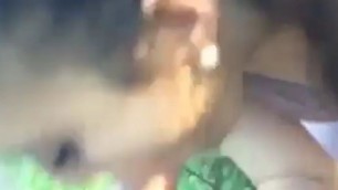 Une Beurette suce une bite en public et tout dans la bouche
