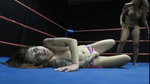 Akira Lane vs. Paris Kennedy Girls in the ring