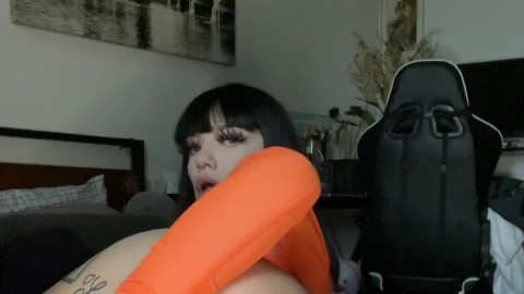 Kr1spyKr3m3Ros3 cosplaying as Velma