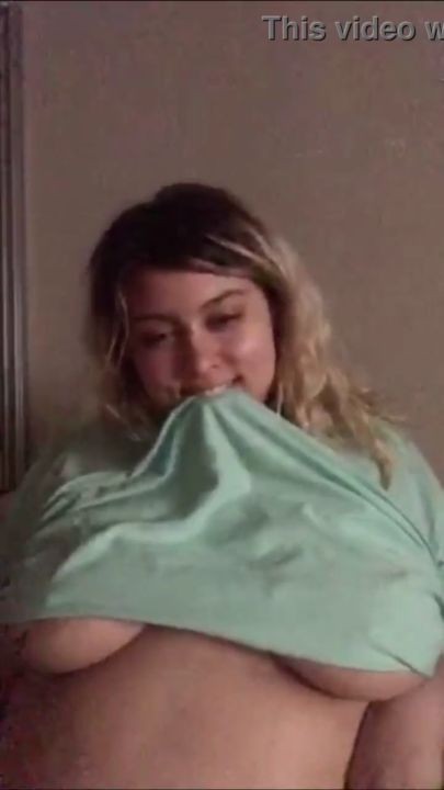 Blonde Chubby Teen Teasing And Flashing Tits On Periscope