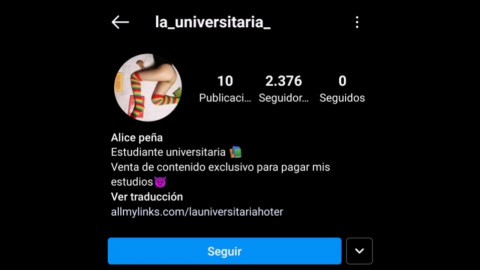 soy una colombiana adolescente joven haciendo cosplay hentai y squirt, me mojo a cholloros tocándome para mis amigos si quieres