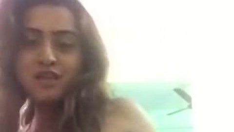 Indian Babe Showing Her Milky Boobs On WWebcam