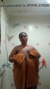 Sexy BBW sends her Bathroom nude
