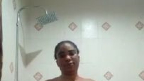 Sexy BBW sends her Bathroom nude