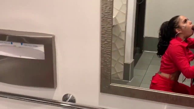 Genevieve Sinn Sucks Sevyan Harden’s BBC in Public Bathroom