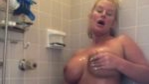 Becky Crocker Shower Boob Tease Onlyfans 