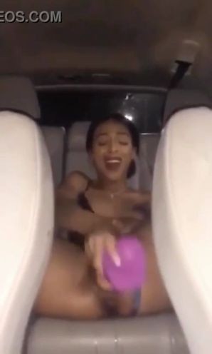 Ebony Pretty slim freak squirting in her car masturbation