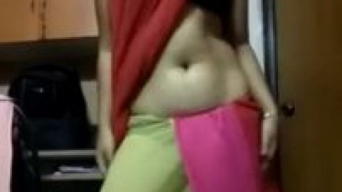 desi girl in saree stripping