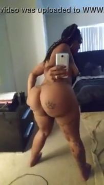 Big ass ebony Diamond Monroe farting out her asshole