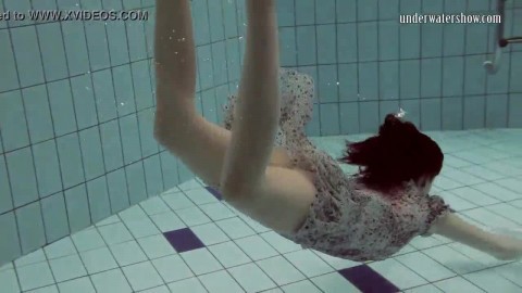 Super tight underwater babe pussy Loris Licicia