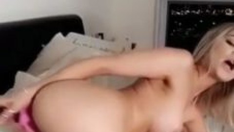 LaynaBoo Masturbates her wet pussy to orgasm Onlyfans