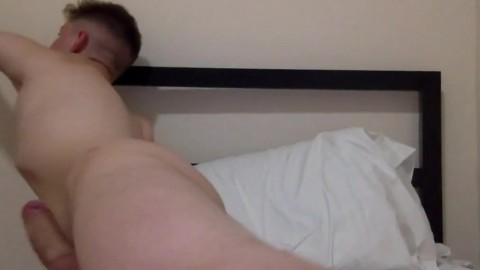 dirty twink wanks on cam and eats cum