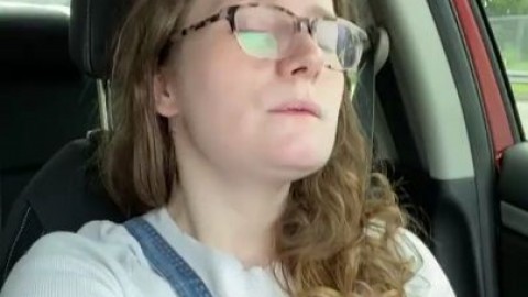 Nerdy Country Girl Rubs Herself in her Car