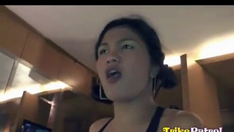 Horny 4-eyed Filipina hotel attendant fucks foreign guest