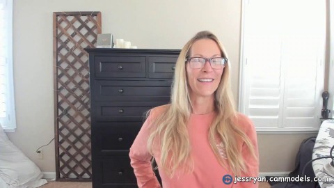 Sexy Milf Camgirl Gives An Honest Dick Rating For Forearmguy jessryan.manyvids.com