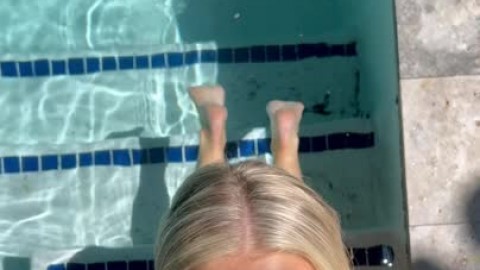 ScarlettKissesxo-Fucks-Pool-Cleaner-&-Takes-Cum-on-Face-5nkC43Ry