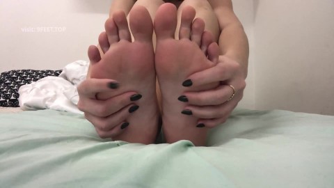 Girlfriend Teases you with her little Feet - Onlyfans leaked JOI