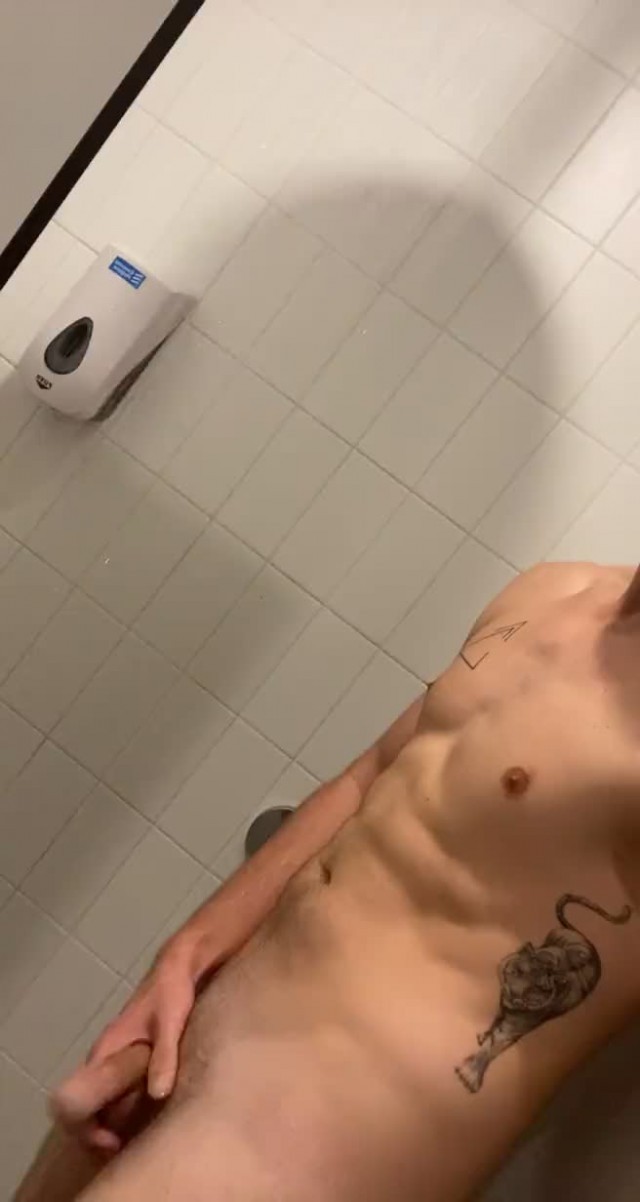 20211026 Come join me in the gym showers