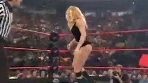 Stephanie McMahon vs Trish Stratus No Way Out 2001.