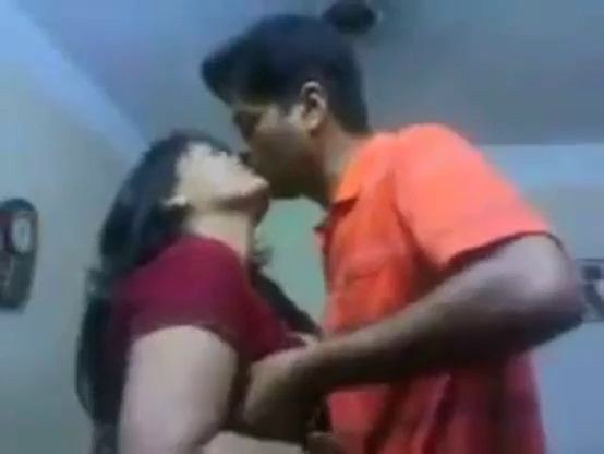 Indian aunty hot kiss