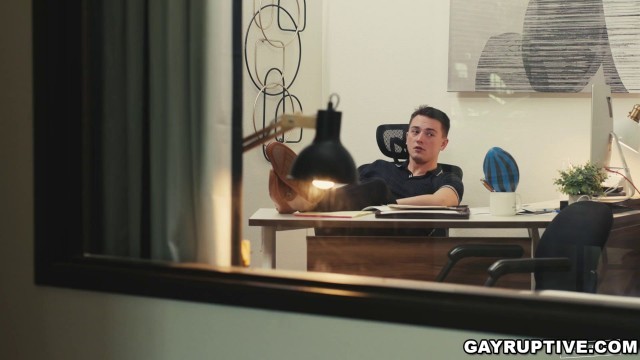 Carter Woods gets fucked by his boss Masyn Thorne