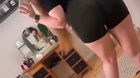 Super thick pawg tries on new spandex