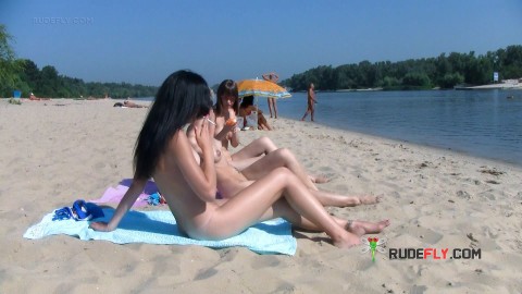 Nude beach girl secretly filmed enjoying herself on the beach