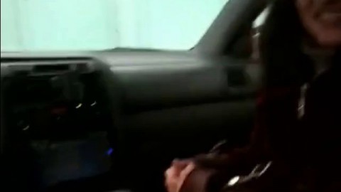 Blowjob in the lunch break in the car