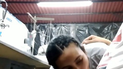 Que miedo me da poner a chupar a mi compañera de trabajo. Mira el video completo y deja tu comentario.