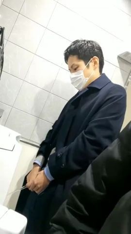 Males are pissing in the toilet 4.