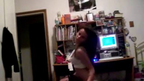 Italian girl sexy dance in cam TOTTA87 italiana