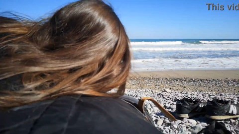 Mi novia me la chupa en la playa