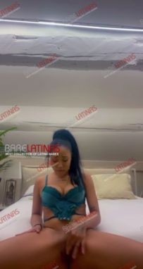 barelatinas.com Latina Masturabting