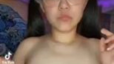 Naked Asian tiktok trend