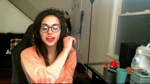 Twitch Streamer Tricked into Boob Slip lol
