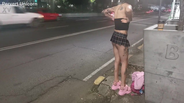 Prostituta de tlalpan por una noche, flaquita trans con miniflada exhibiendo su culito