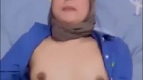 Bokep Indo Rin Hijab Pulang Kerja Dijemput Temen stream