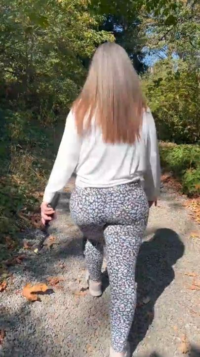 candid girls Big Butt Girl At the Park