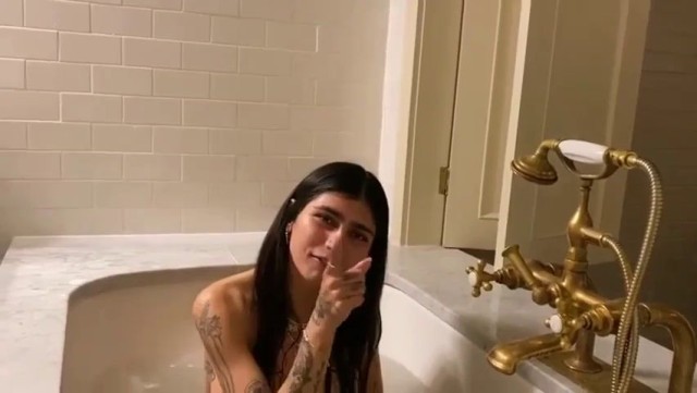 hqporner Mia Khalifa reappears for the first time in OnlyFans (480)