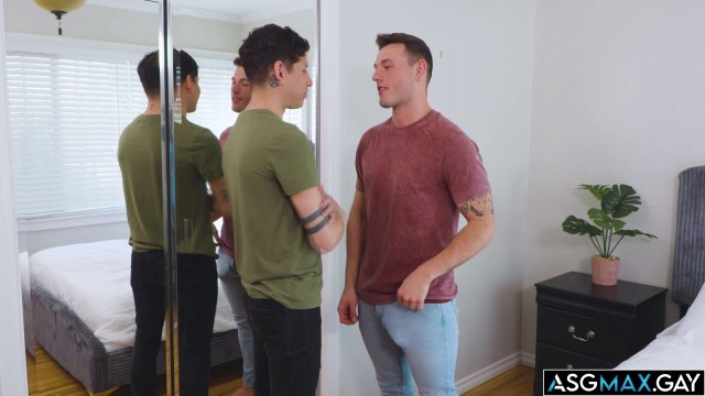 Aiden Garcia getting fucked bareback by hhis new roommate Ryder Owens