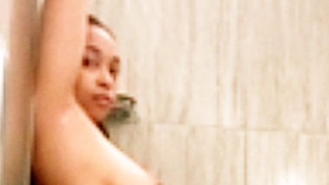 SMOKIN 'FINE  REDBONE NAKED SHOWER!