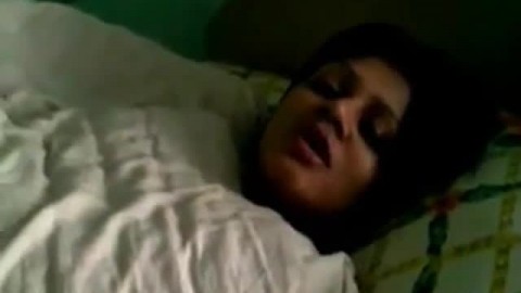 Pakistani Girl Shares Her Bed with Her Boss