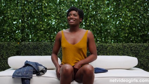 Short Haired Black Girl Kelly Gets Her Hands On A White Dick Hot Babe Fuck
