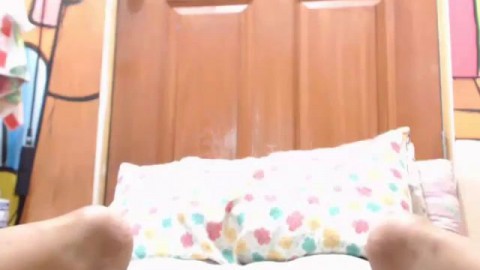 Hairy Latina on Webcam Squirts Hard