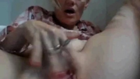 German Amateur Rubs Her Pussy On Webcam
