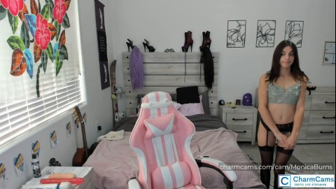Roleplay Live! See her one click starts a real chat! Solo fingering session close up, Start in seconds.