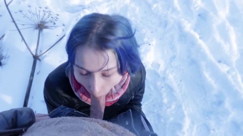 Teen Schoolgirl Gives Risky Public Blowjob in the Park