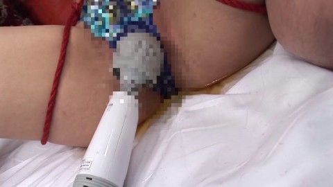 Vi A Beautiful Wife Who Writhes In A Tortoiseshell Is Made To With Three Electric Massage Machines! Real Injection Into A Sexy W